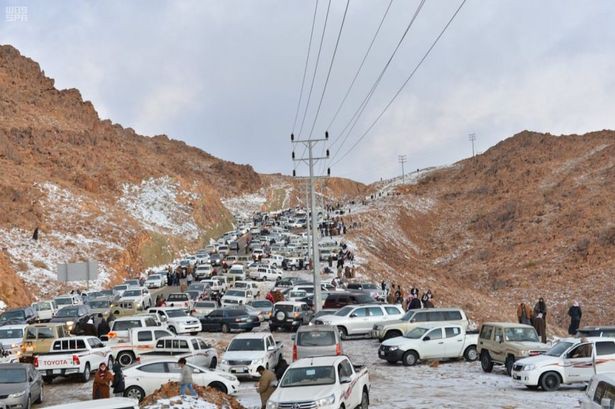 Không chỉ ở Thường Châu mới lạnh, Ả Rập Xê-út vốn nổi tiếng nắng nóng cũng có tuyết rơi rồi